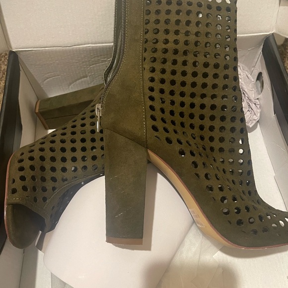 Olive green booties with the peep toe. Good condition. Material is suede. - Picture 2 of 8